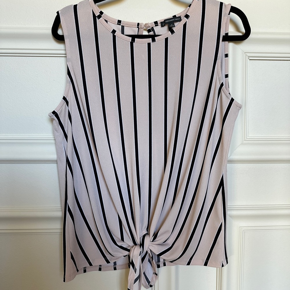 New w/o tags•Adrianna Papell sleeveless top•Size Medium